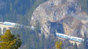 lm nyvonatoz s a Semmeringbahn on Gloggnitz M rzzuschlag