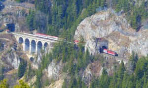 lm nyvonatoz s a Semmeringbahn on Gloggnitz M rzzuschlag